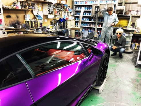 Gacktの愛車 紫ランボルギーニの値段は こだわりの改造は エヴァ暴走モード仕様 Feathered News