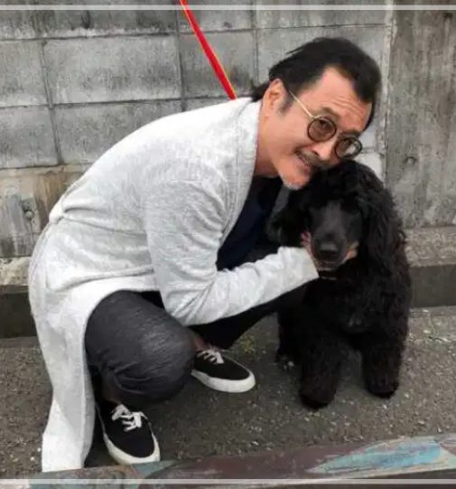 吉田鋼太郎の愛犬アルマの犬種は 子犬8匹の名前や出産 溺愛エピソードも Feathered News