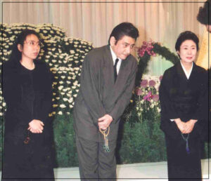 中村玉緒【子供2人】息子鴈龍は逮捕＆孤独死！娘は絶縁で現在車いす？病名や親子仲も詳しく｜Feathered News